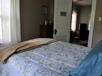 Lazy T Ranch Guest House Manhattan Exterior foto