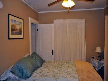 Lazy T Ranch Guest House Manhattan Exterior foto